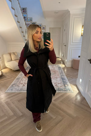 BLACK SLEEVELESS LONGLINE PUFFER COAT