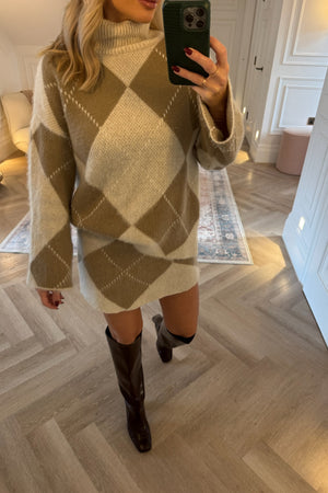 CREAM AND BEIGE ARGYLE JUMPER AND SKIRT CO-ORD