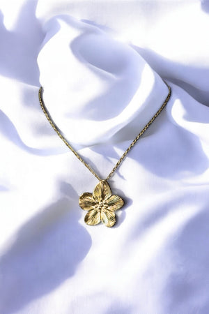 GOLD FLOWER NECKLACE