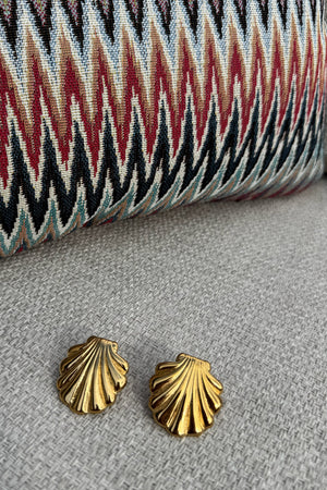 GOLD SHELL STUD EARRINGS