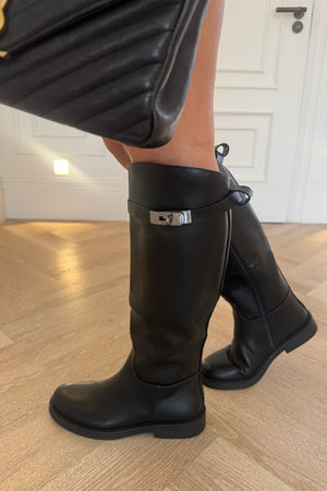 BLACK KNEE LENGTH RIDING BOOTS